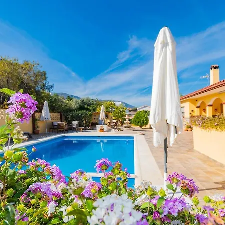 Holiday home Cubo's Cuatro Lunas *